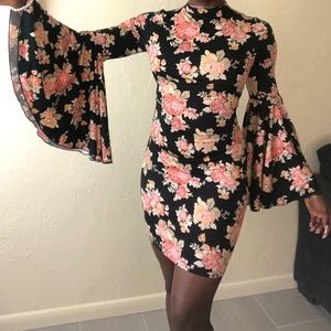Floral bodycon dress with fanned sleeves